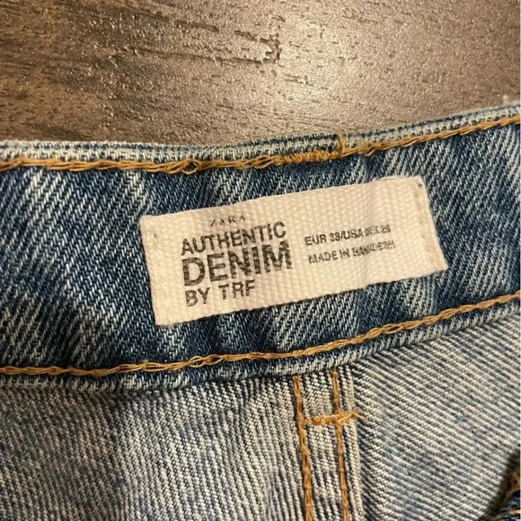 💚 Zara Trafaluc - Distressed denim shorts US24 - Picture 2 of 2